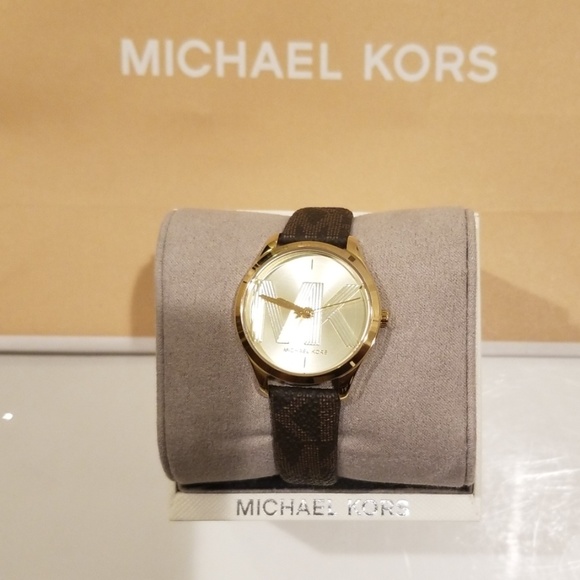 Michael Kors Accessories - NWT MICHAEL KORS WATCH